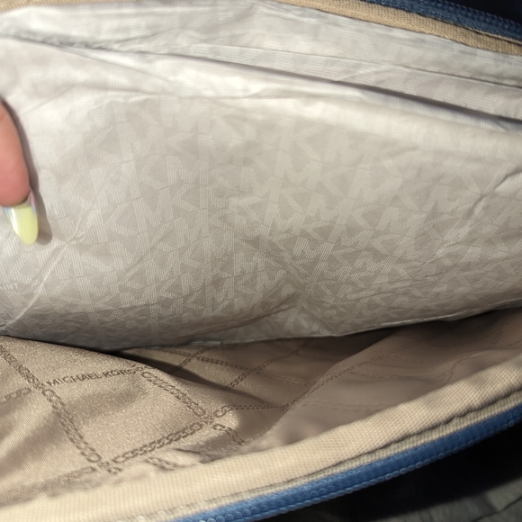 Michael kors small laptop/iPad case - Picture 2 of 2